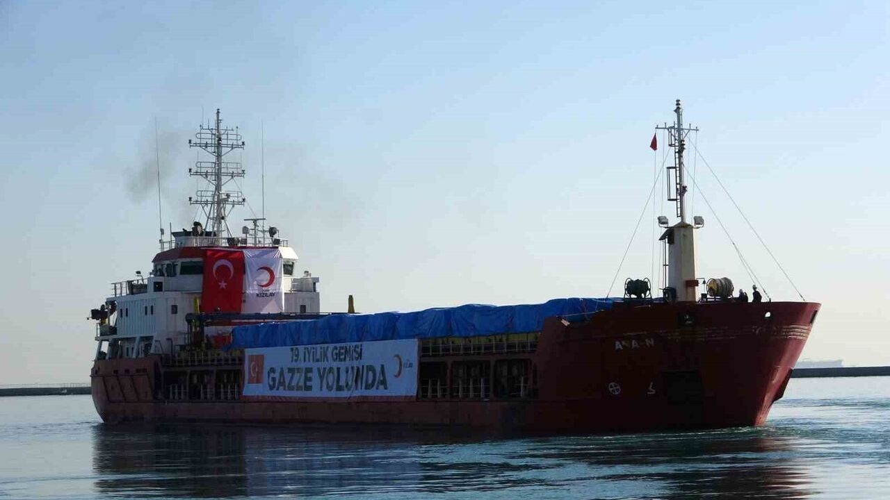 19. İyilik Gemisi ANA-N, Yaklaşık 1.300 Ton Yardımla Mersin'den Gazze'ye Uğurlandı