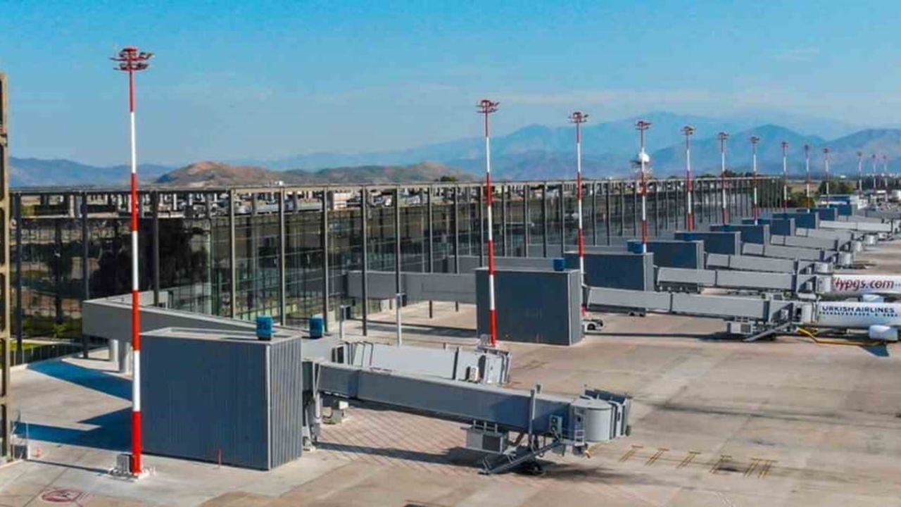 2025'in 11 ayında Muğla'nın iki havalimanı 9 milyon 844 bin 293 yolcuya hizmet verdi