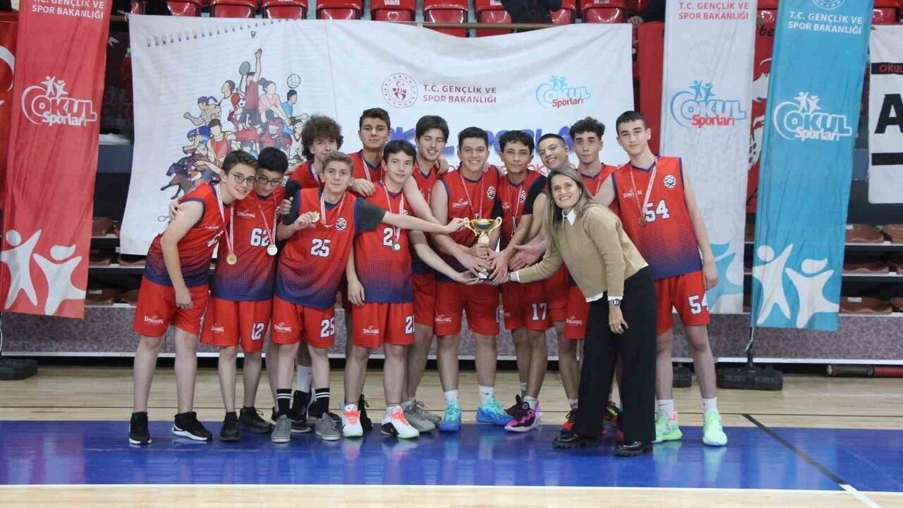 2026 Okul Sporları Gençler Basketbol Müsabakaları Bahçeşehir'de Tamamlandı