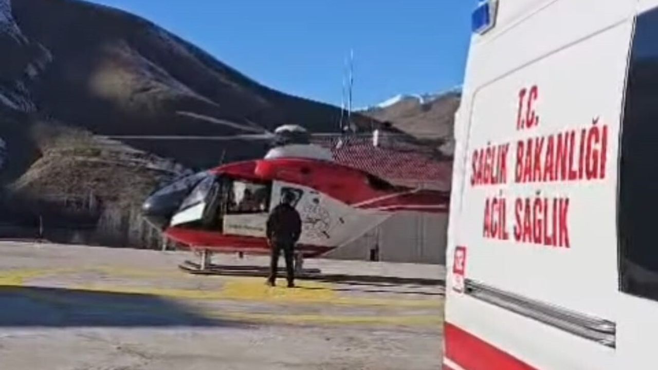 26 yaşındaki gebe, karayolu ulaşım sorunu nedeniyle ambulans helikopterle Van’a sevk edildi