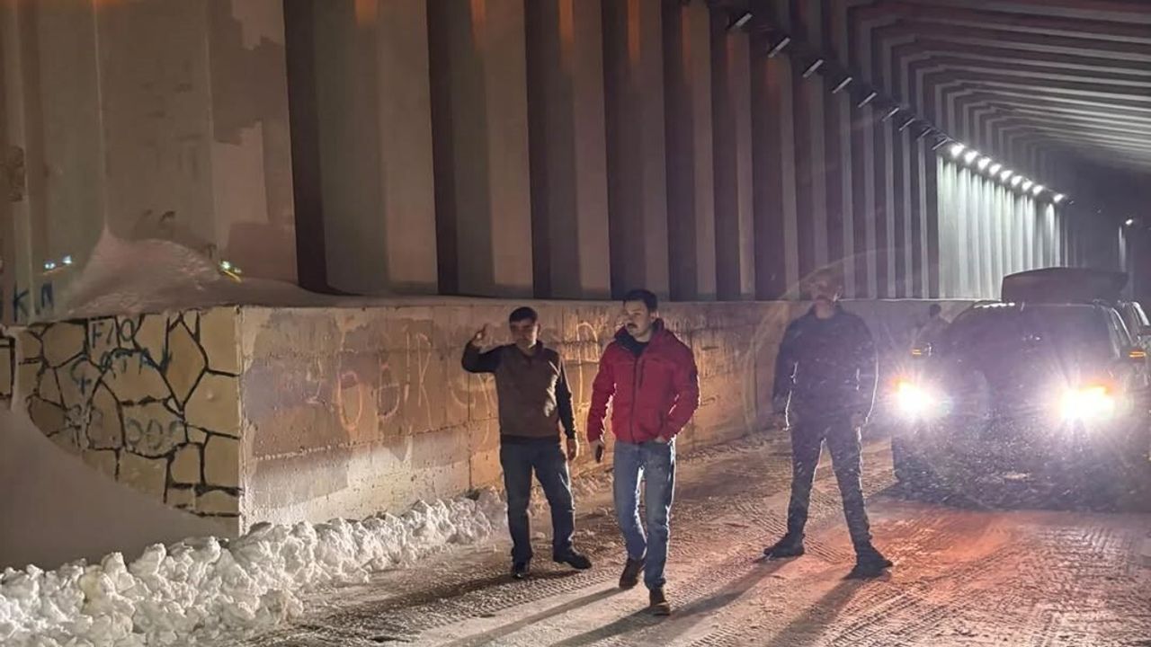 3 bin rakımlı Karabet Geçidi'nde kar ve yoğun sis etkili oldu