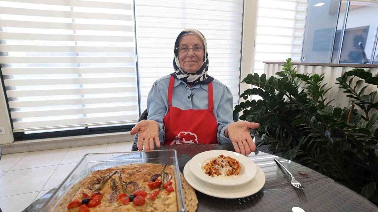 70 yaşındaki Nurgül Şengür, Vefahane Yaşam Merkezi'nde İtalyan mutfağı hayalini gerçekleştirdi