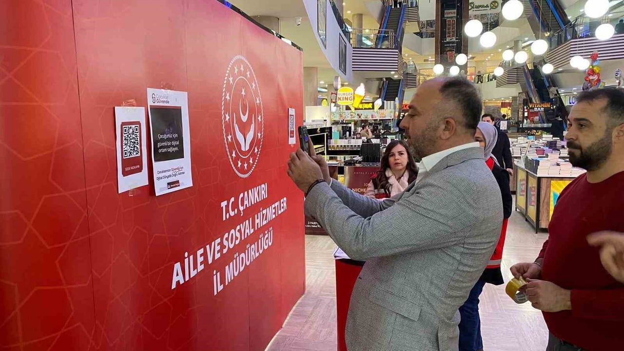 81 ilde stantlarla 'Dijital Dünyada Çocuk Hakları Sözleşmesi' için farkındalık çalışması başlatıldı