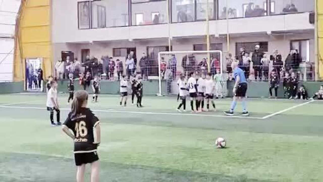 9 yaşındaki Defne Mina Şatır'ın golü sosyal medyada ilgi çekti