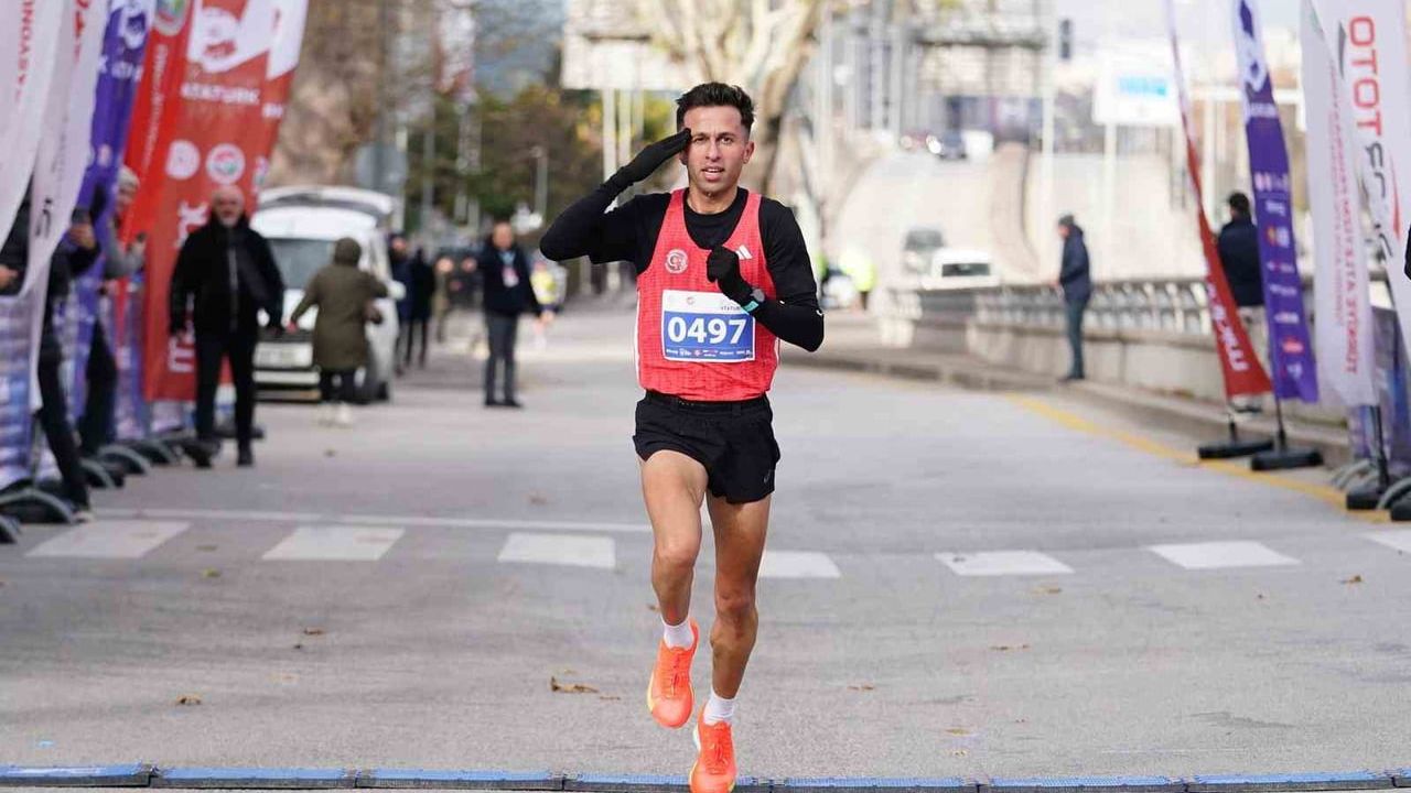 90. Büyük Atatürk Koşusu tamamlandı — Erkeklerde Diyar Ergüven, kadınlarda Dilek Öztürk birinci oldu