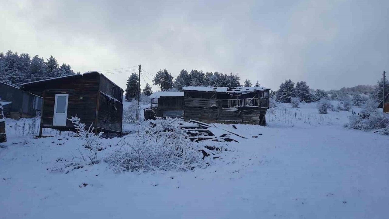 Abant ve yaylaları karla kaplandı: Abant Gölü Milli Parkı'nda 5–10 cm örtü
