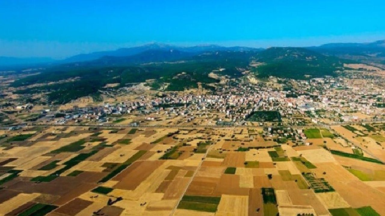 Acıpayam'da ekim listelerini zamanında teslim etmeyen muhtarlardan 23'üne savunma, 1'i görevden uzaklaştırıldı