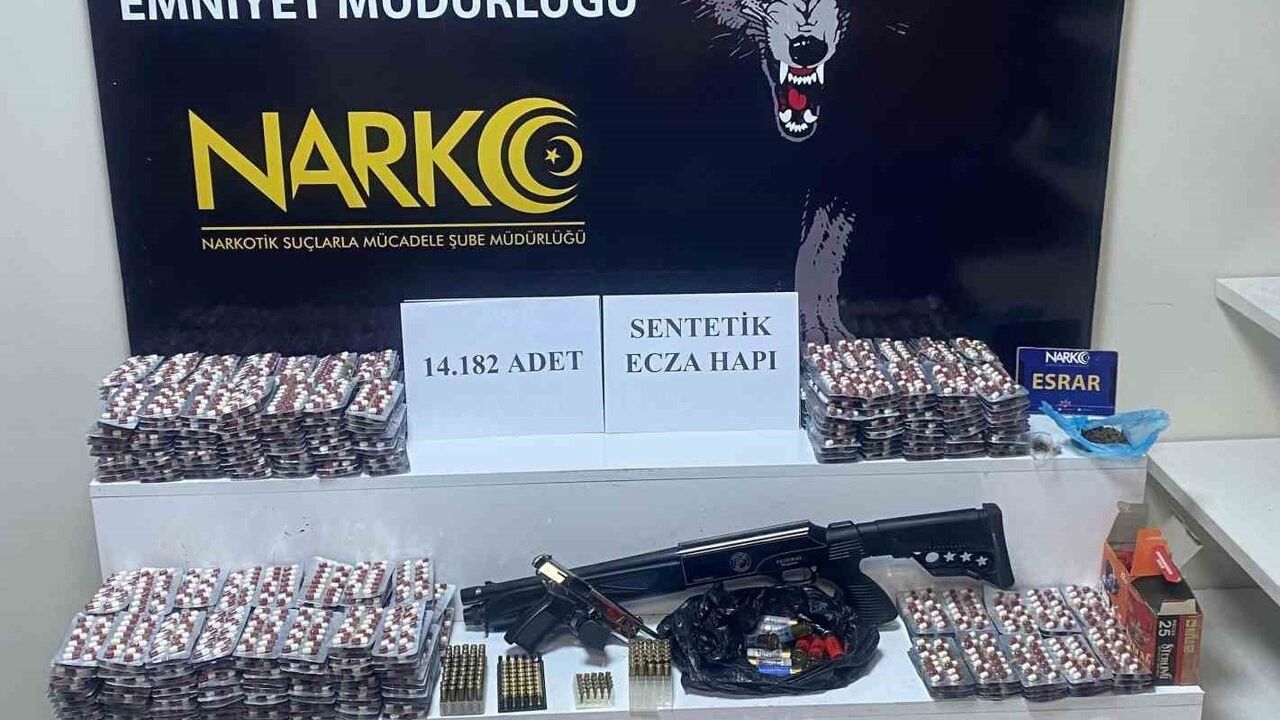 Adana’da 14 bin 182 adet sentetik ecza ve ruhsatsız silahlarla yakalanan şüpheli tutuklandı
