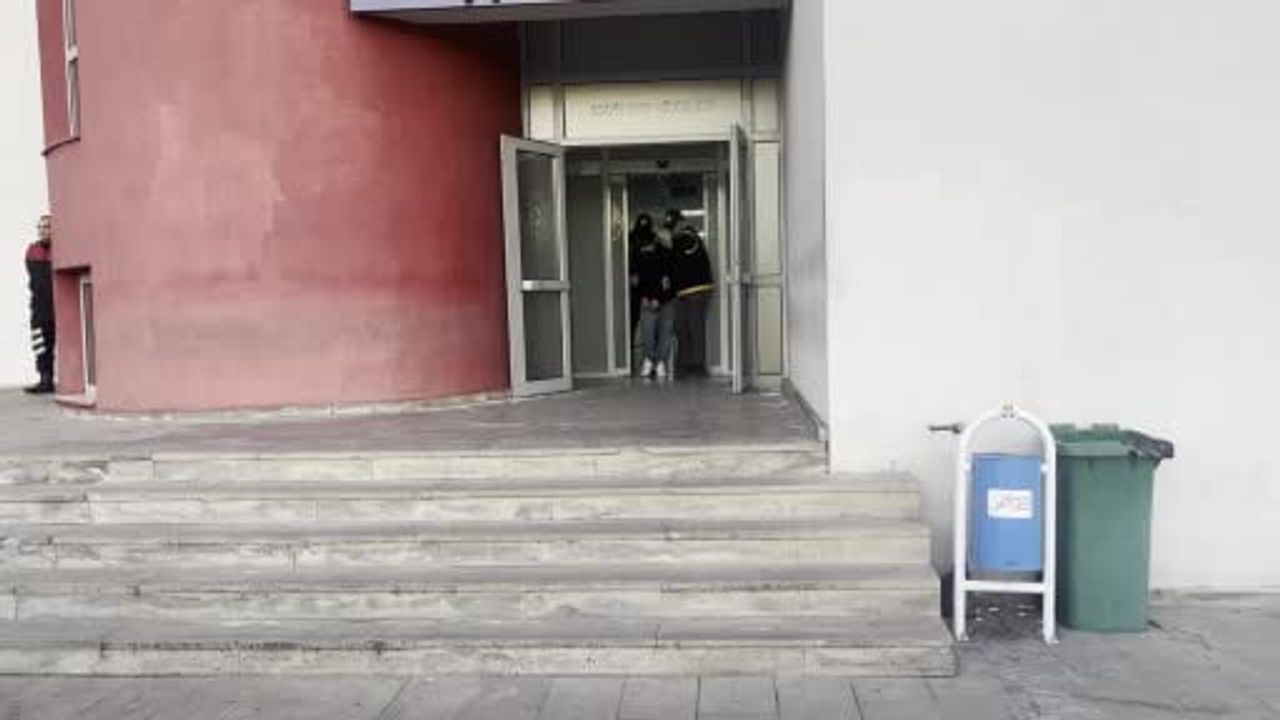 Adana'da 254 Suçtan Aranan Firari Hükümlü Karasoku Mahallesi'nde Yakalandı