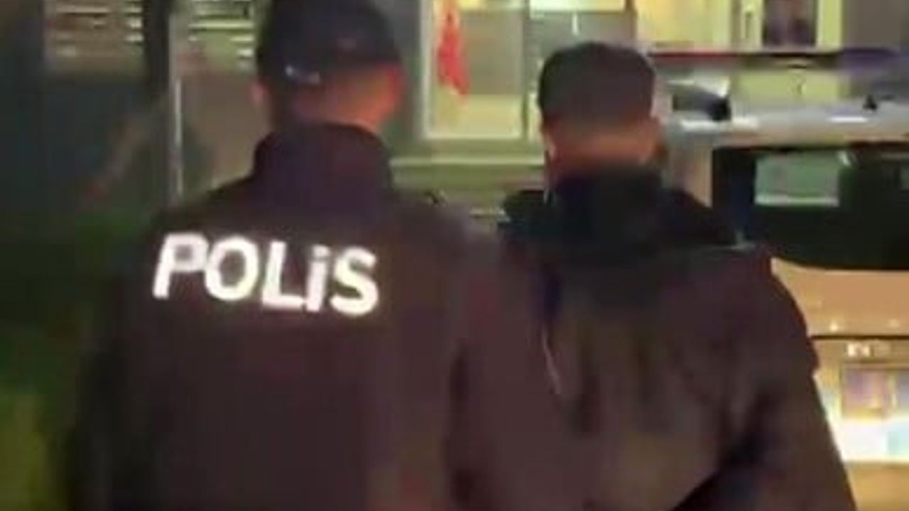 Adana'da 9 yıl 2 ay hapis cezası bulunan hükümlü polisin şüphesiyle yakalandı