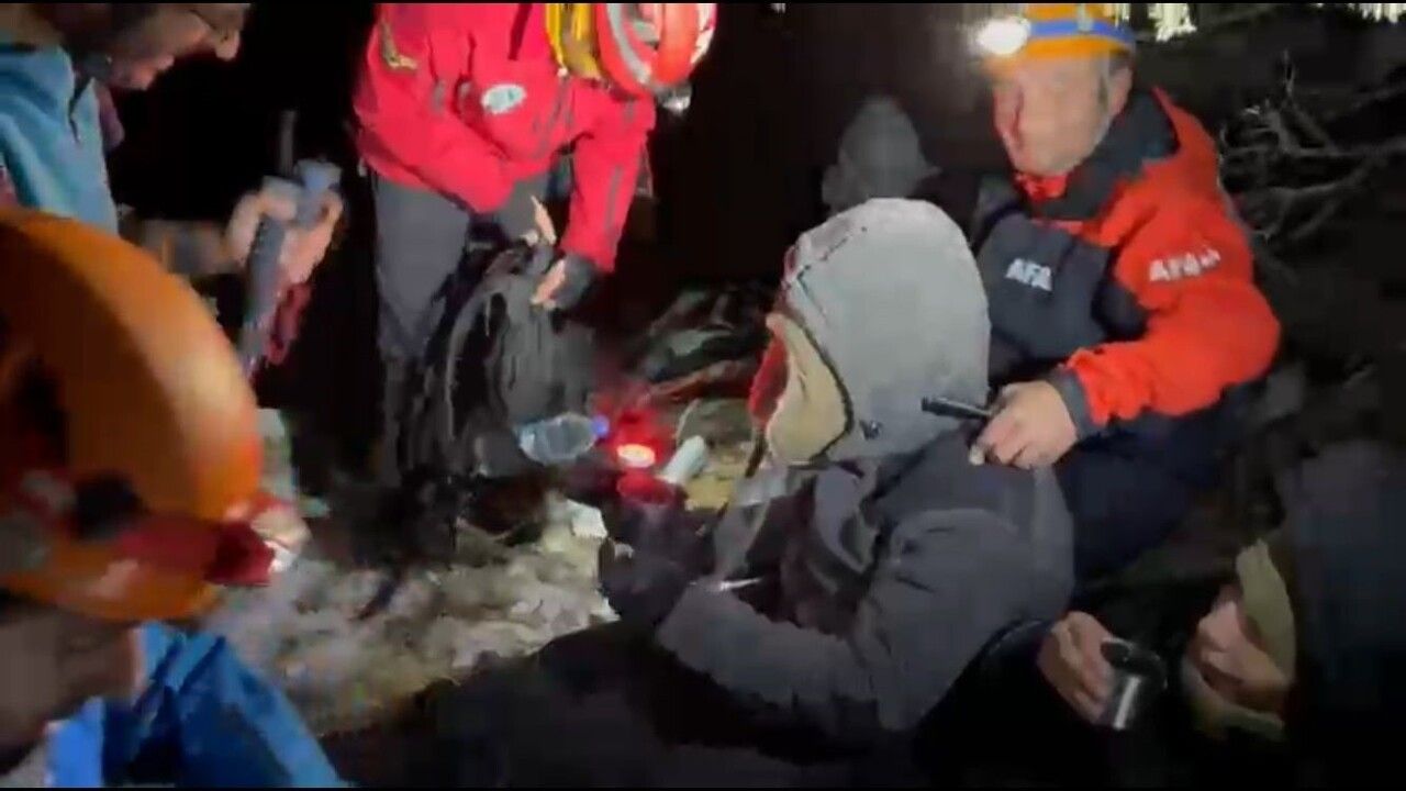 Adana'da Aladağ'da mahsur kalan 3 arkadaş AFAD ve JAK tarafından kurtarıldı