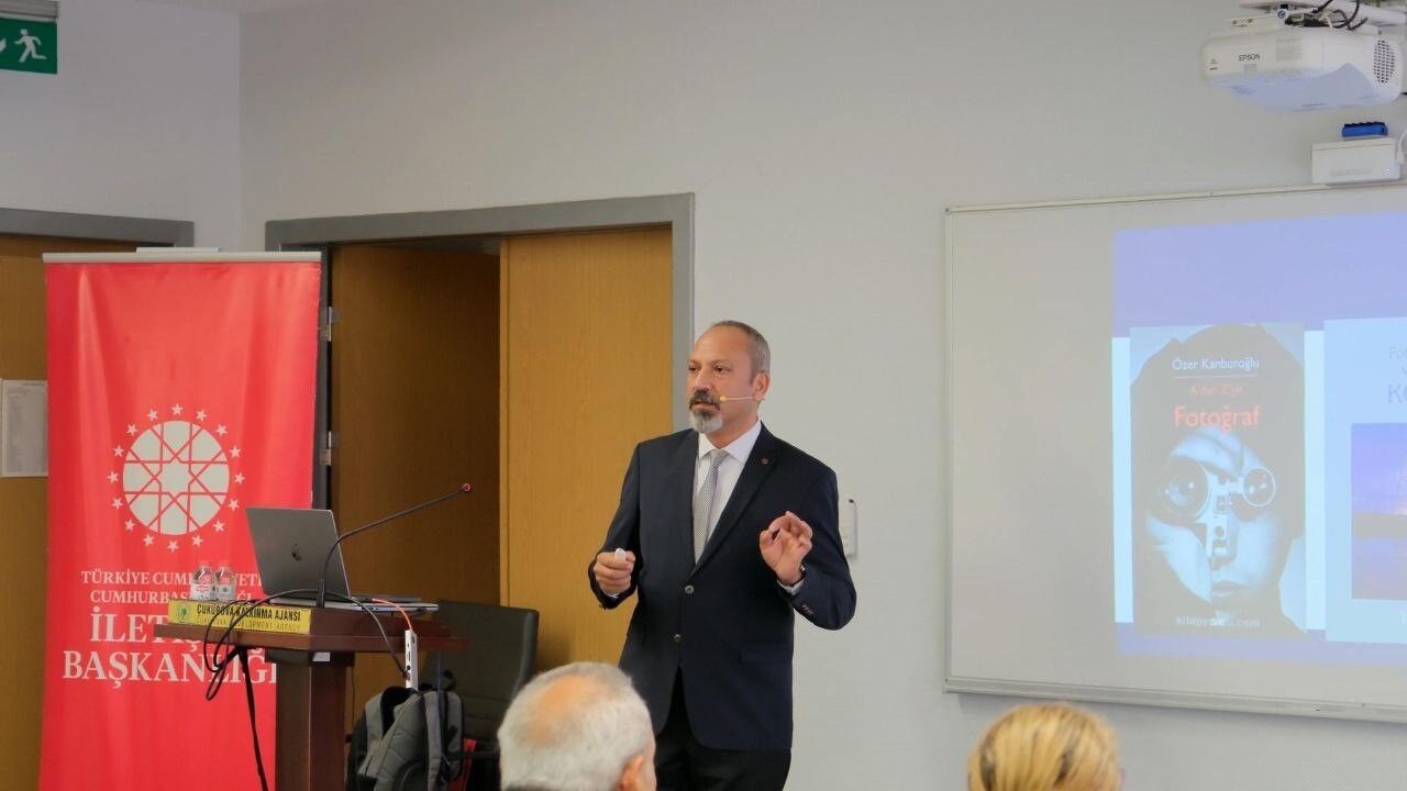 Adana'da 'Bir Kare, Bin Kelime' Basında Haber Fotoğrafı Kullanımı Eğitimi