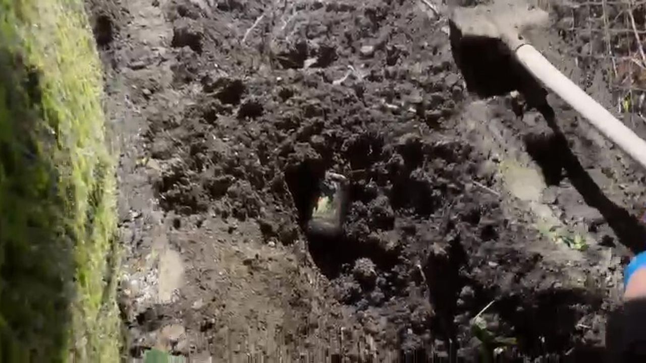 Adana’da ev baskını: Bahçede gömülü kavanozdan el bombası ve EYP çıktı, şüpheli tutuklandı