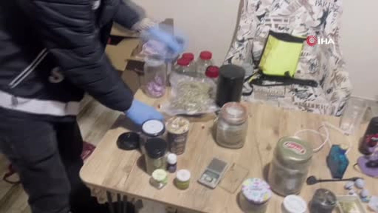 Adana'da iklimlendirme sistemiyle kenevir yetiştiren çift tutuklandı; 4 kilo uyuşturucu ele geçirildi