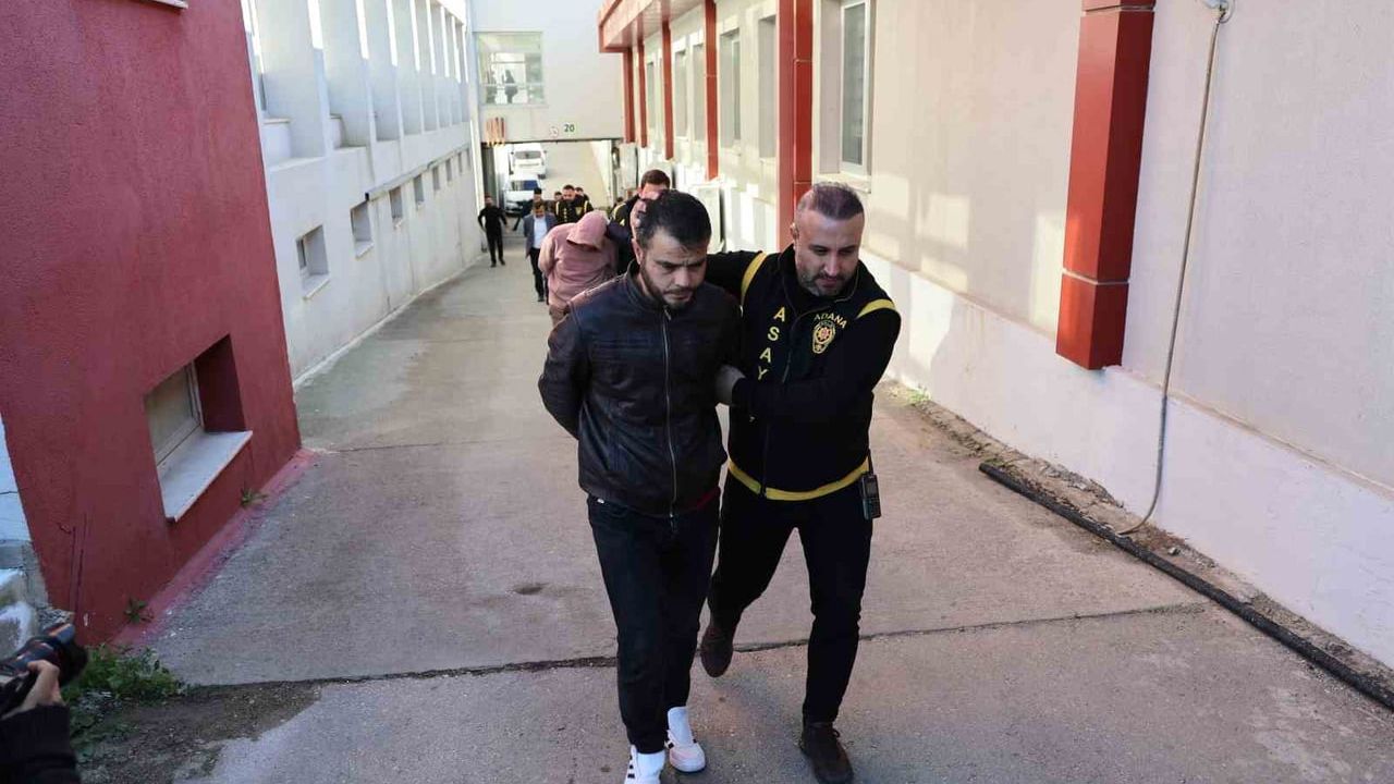 Adana'da kahvehanede öldürülen iki kişiyle ilgili 11 şüpheli tutuklandı