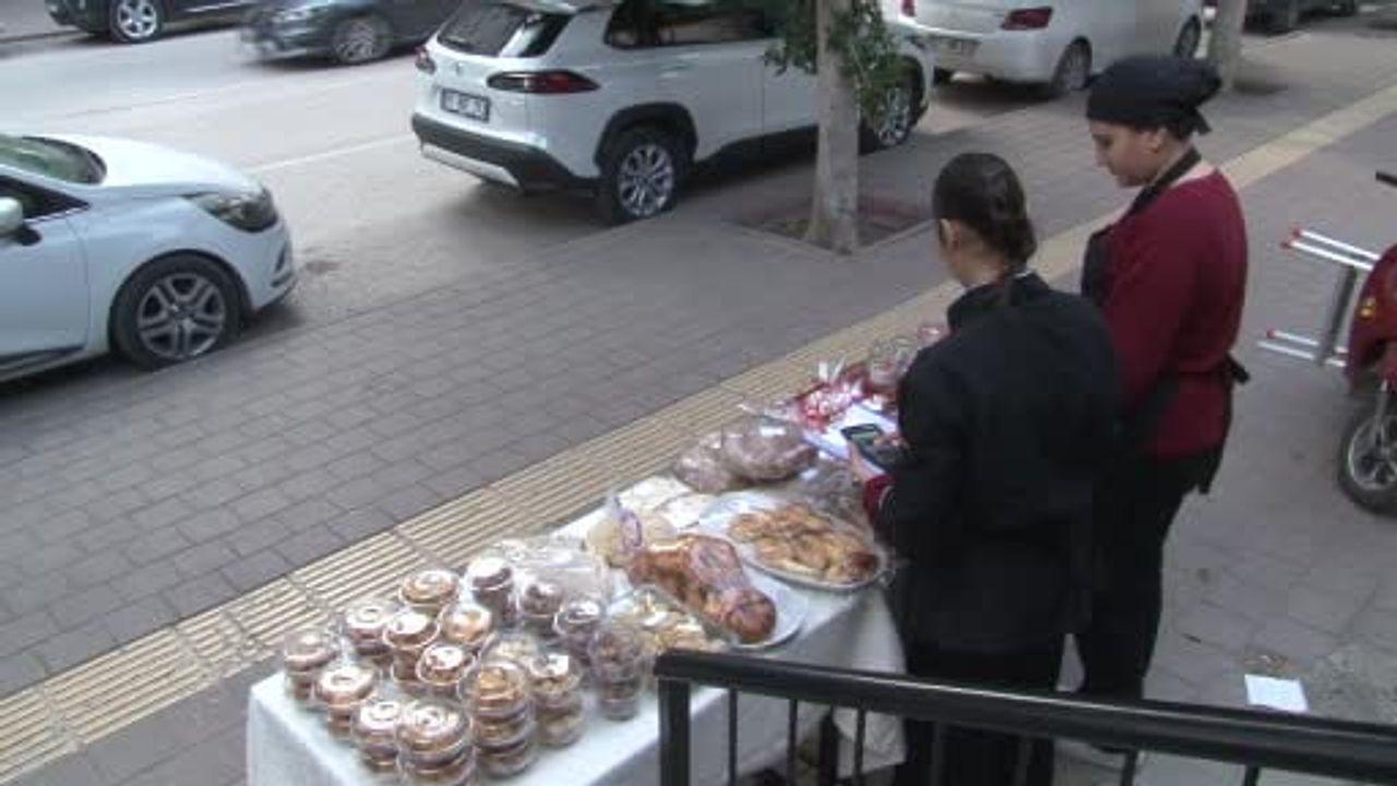 Adana'da meslek lisesinden halka açık kafe: Öğrenciler uygulamalı mesleki eğitimde