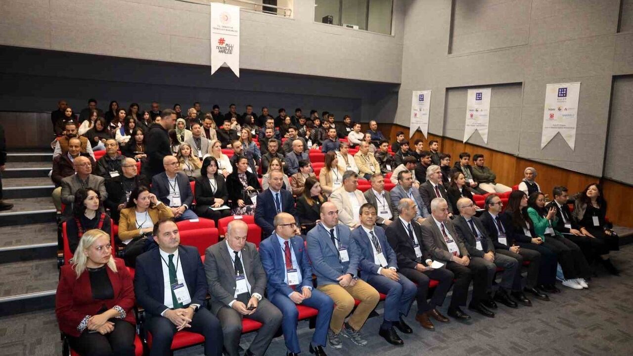 Adana'da Mesleki Eğitim Konferansı: Dijital ve Yeşil Dönüşümde Beceri İhtiyacı Öne Çıktı