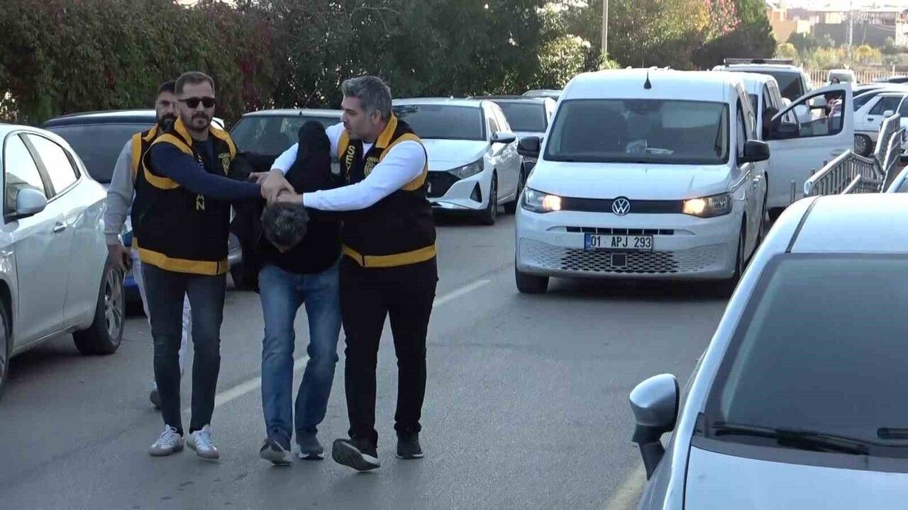 Adana'da sahte kimlikle sosyal medyada hesap yöneten firari hükümlü yakalandı
