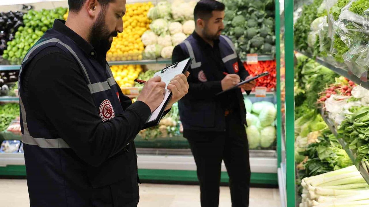 Adana’da Ticaret İl Müdürlüğü’nden Yeni Yıl Öncesi Eş Zamanlı Fiyat Denetimleri
