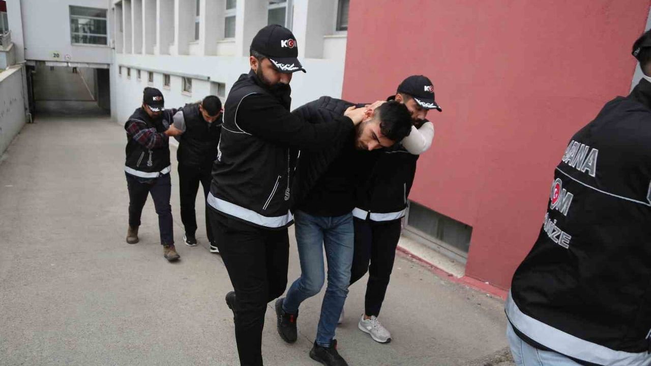 Adana'da Yakalanan 8 Kişilik Haraç Çetesinin 19 Yaşındaki Genci Öldürdüğü Belirlendi