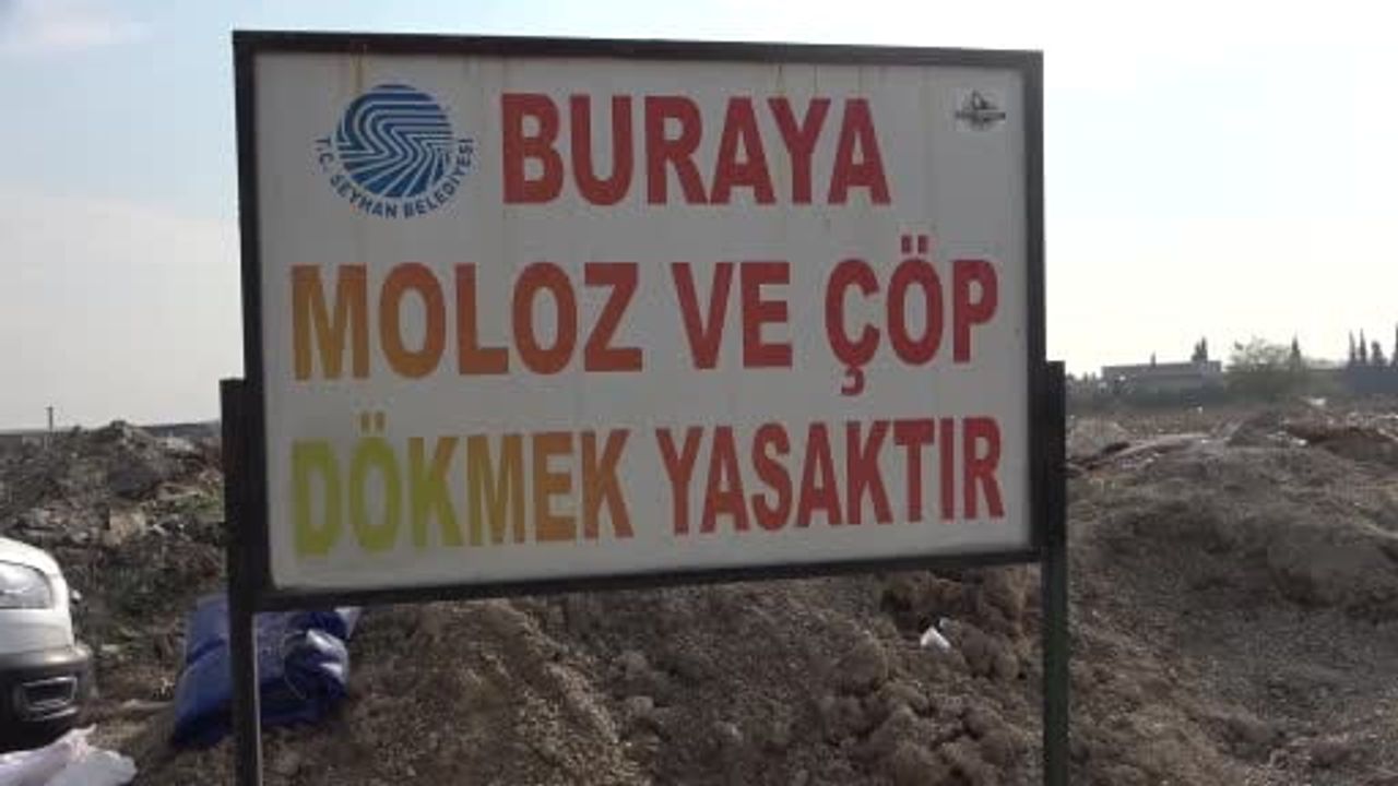Adana merkezinde boş arazi çöp ve molozla doldu, mahalle sakinleri tepki gösterdi