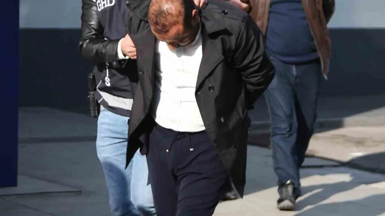 Adana merkezli göçmen kaçakçılığı operasyonunda 4 şüpheli tutuklandı