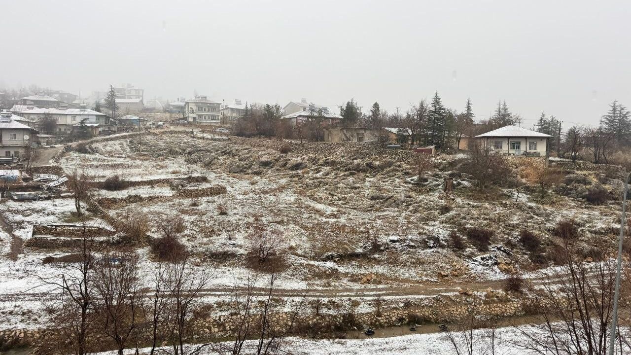 Adana'nın yüksek kesimlerine kar yağdı: Tufanbeyli, Saimbeyli, Feke, Aladağ ve Pozantı'da hafif kar