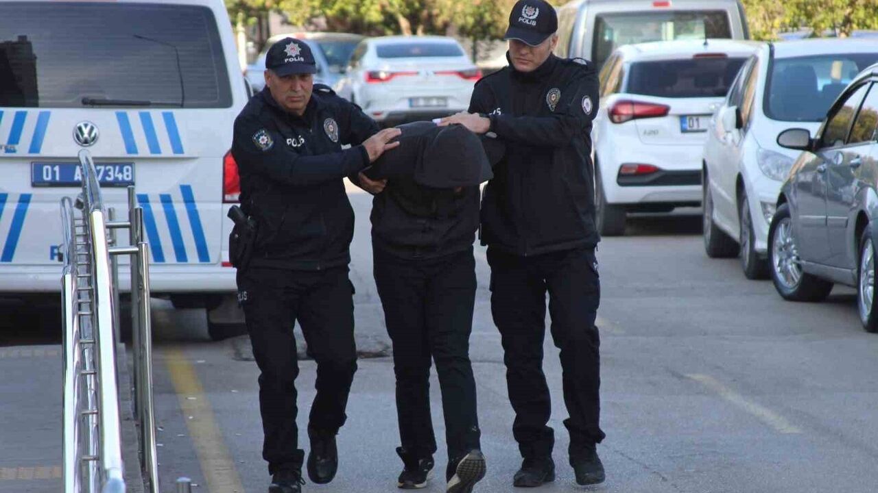 Adana Seyhan'da otobüs şoförü ile motosikletli kadın arasında kavga: Sürücü adliyeye sevk edildi