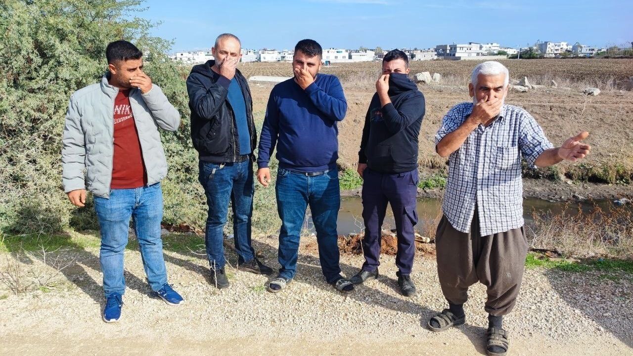 Adana Yüreğir Bahçelievler'de dere yatağına at ve eşek kalıntıları atılması mahalleyi rahatsız etti