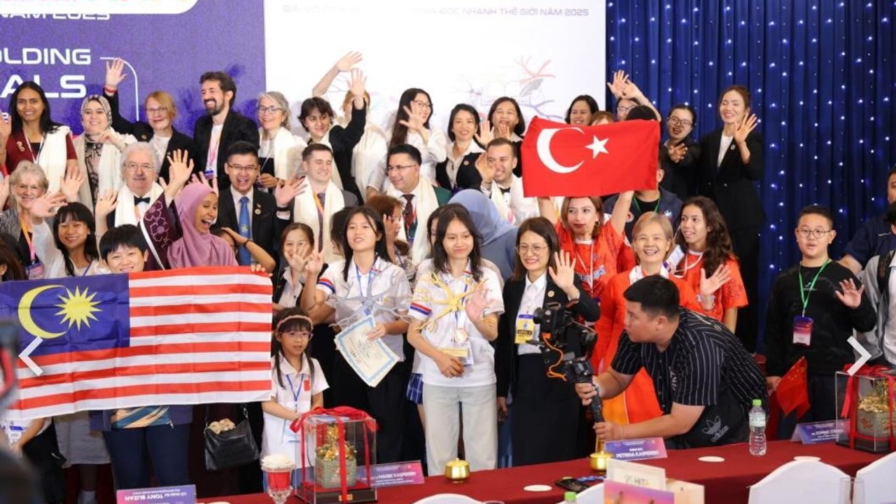 Adanalı anne ve kızı Vietnam'daki 34. Dünya Hafıza Şampiyonası'nda dereceye girdi