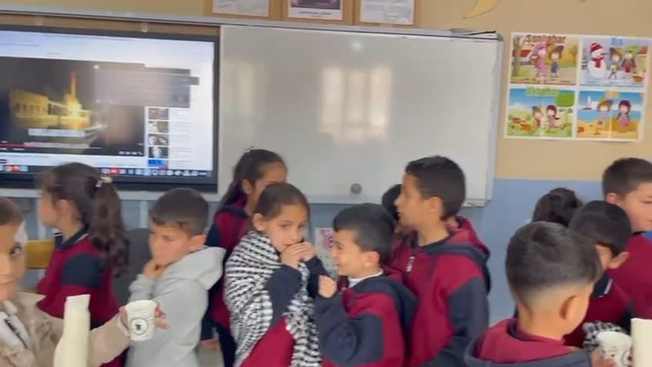 Adilcevaz'da Yerli Malı Haftası Etkinliği: Çiğ Köfte Tanıtımı Öğrencilerden Yoğun İlgi Gördü