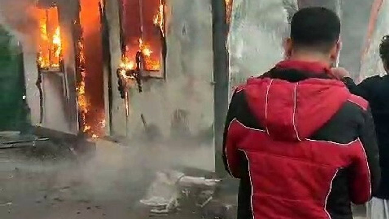 Adıyaman Altınşehir K-1 Konteyner Kent'te konteyner yangını: Rüstem Ç.'ye ait konteyner kullanılamaz hale geldi