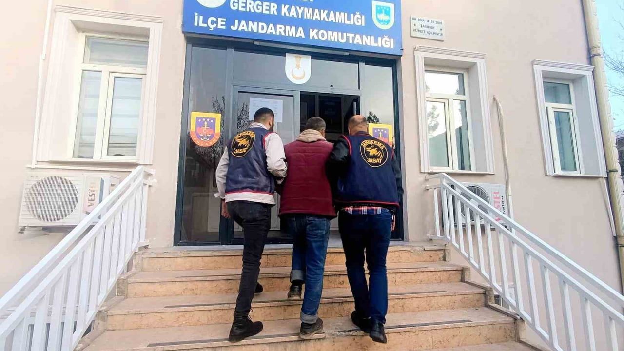 Adıyaman'da 10 yıl kesinleşmiş hapis cezası bulunan şüpheli Gerger'de yakalandı