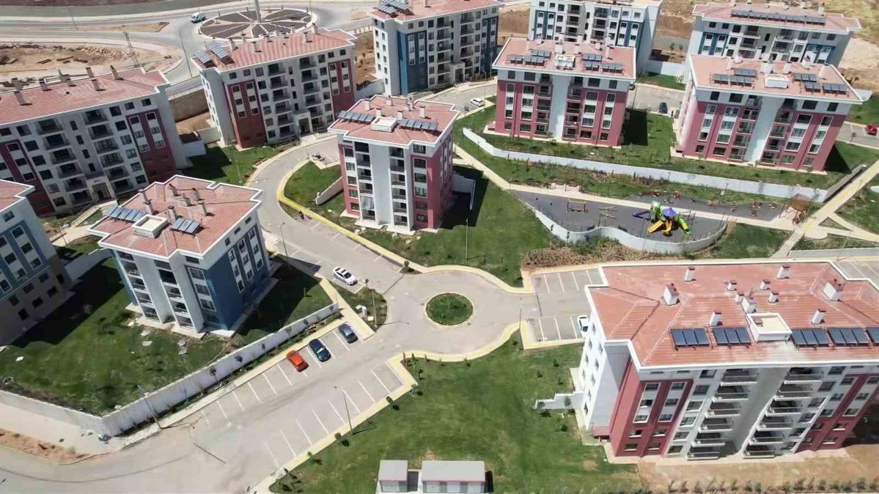 Adıyaman’da İndere Konutları'nda Yapıcı Ailesi yeni yuvasında güven ve huzur buldu