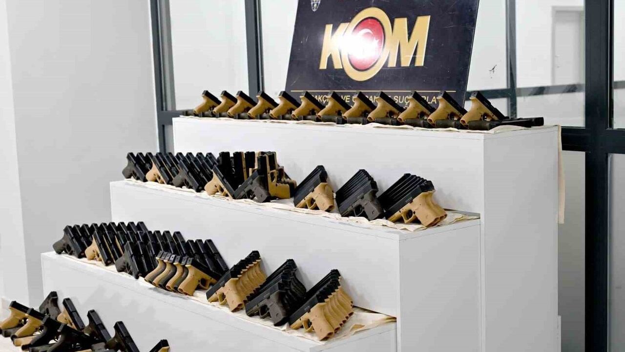 Adıyaman'da iş yerinde bin adet tabanca ele geçirildi