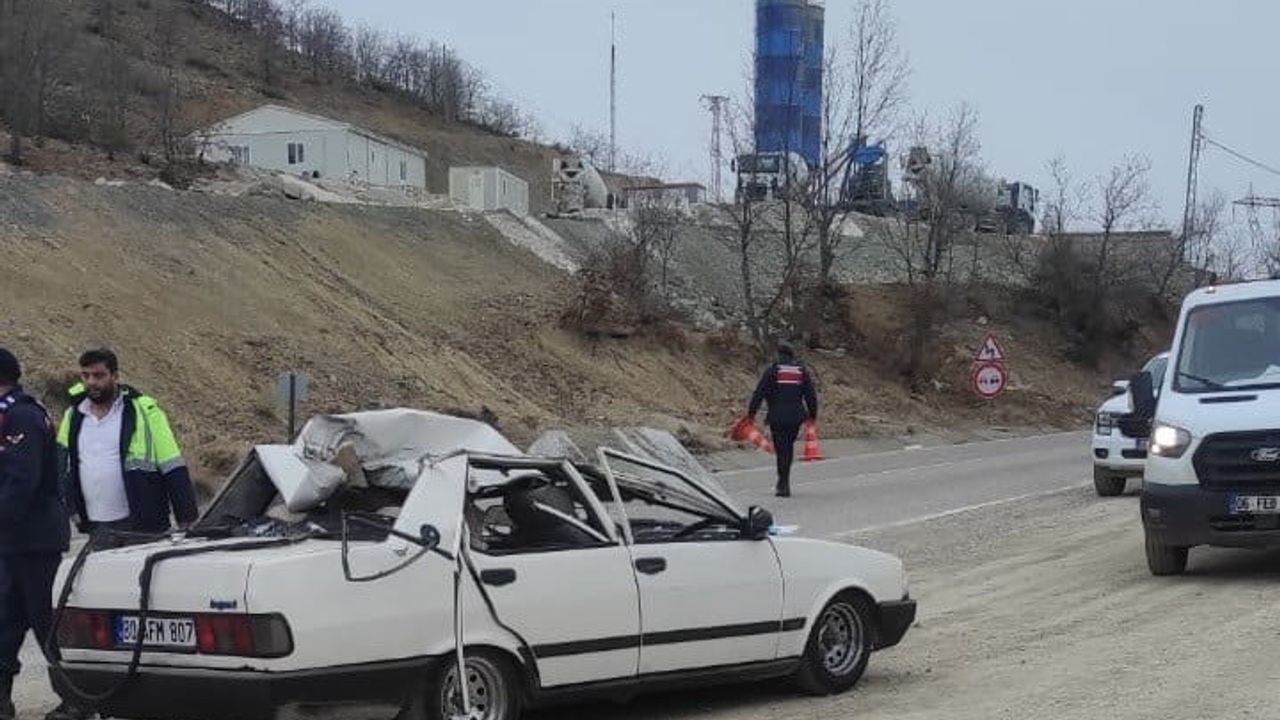 Adıyaman'da otomobil ile kepçe çarpıştı: 5 kişi ölümden döndü, 2 yaralı