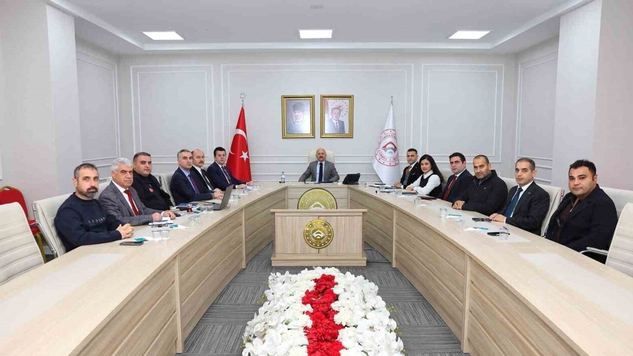 Adıyaman'da Vali Osman Varol başkanlığında deprem konutları değerlendirme toplantısı