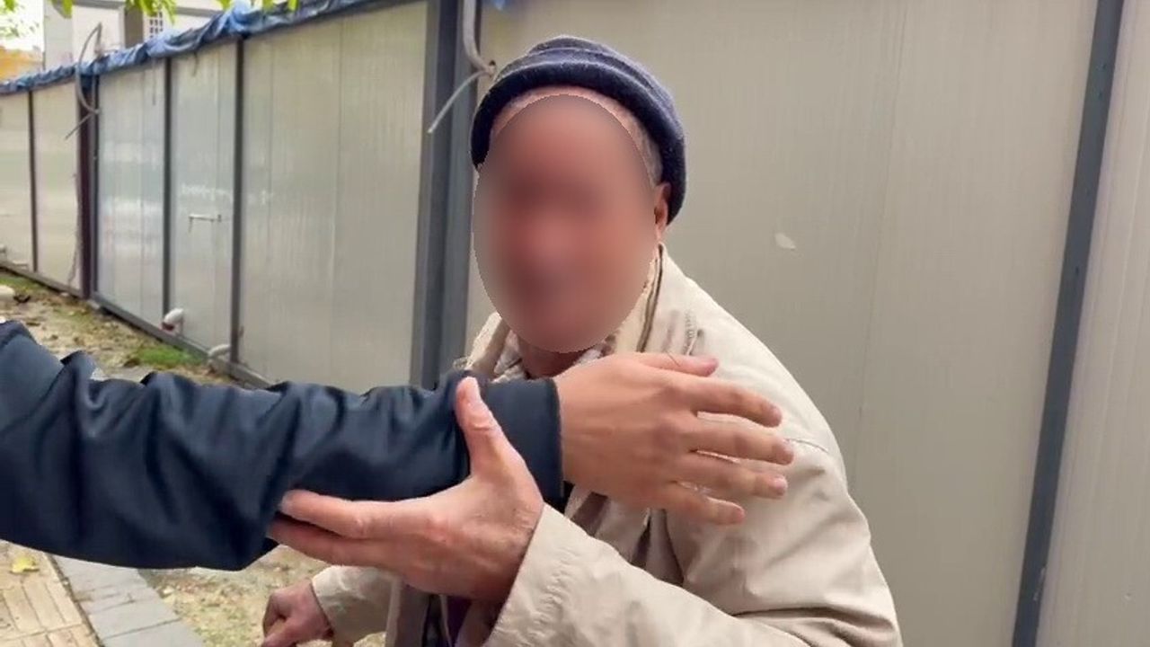 Adıyaman'da zabıta el koyduğu parayı almak için karakola dönen dilenci polis tarafından uzaklaştırıldı