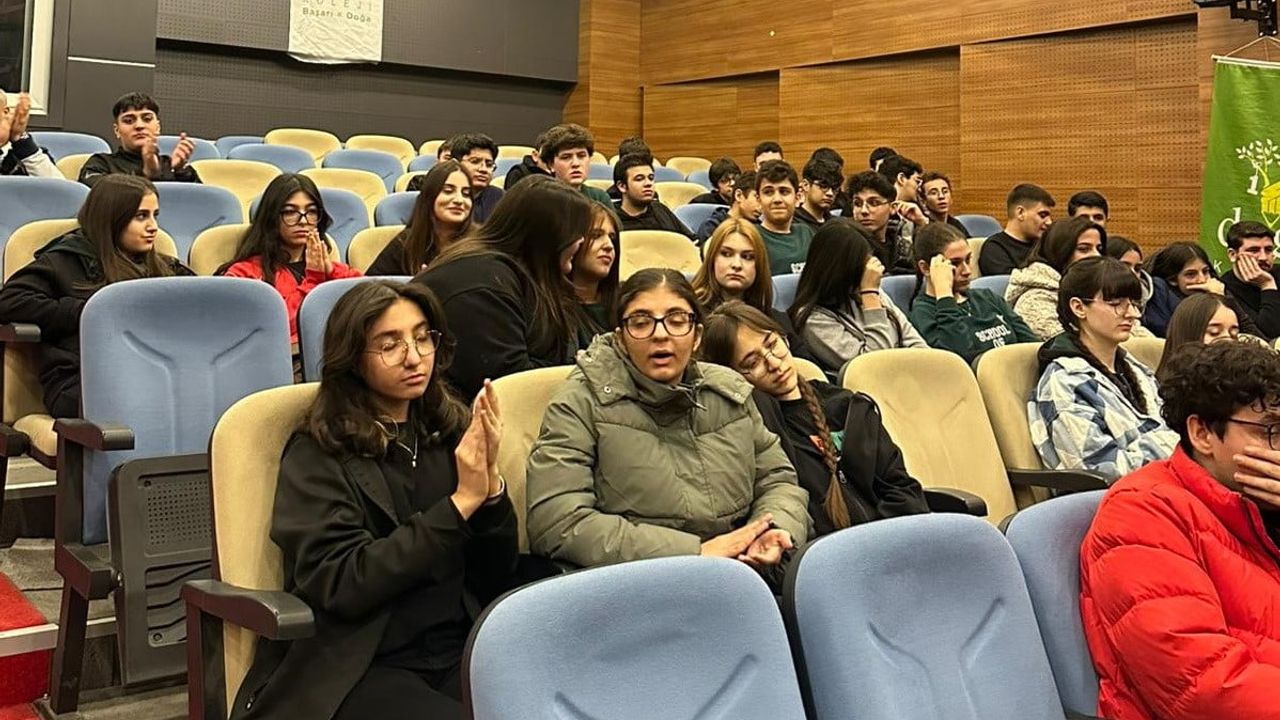 Adıyaman Doğa Koleji'nde Mezun-Öğrenci Söyleşisi: Üniversite Hazırlığına Yönelik Deneyim Paylaşımı