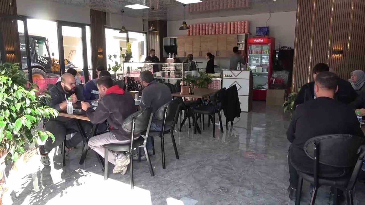 Adıyaman esnafı depreme dayanıklı yeni iş yerlerinde hizmet veriyor