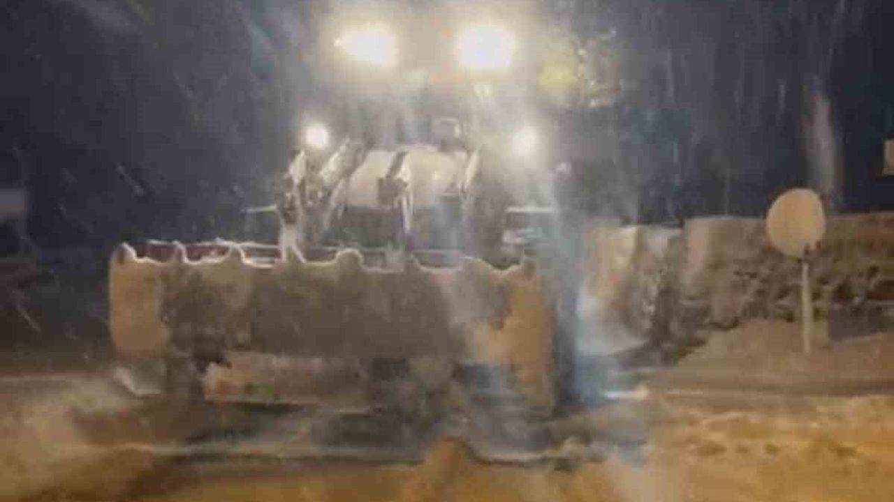 Adıyaman Gölbaşı'da Gedikli köyünde karda mahsur kalan 50 işçi kurtarıldı