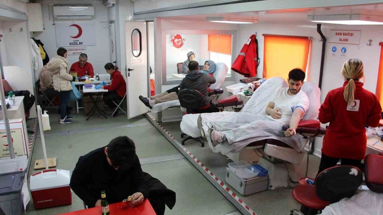 ADÜ'de 'Birbirimize Candan Bağlıyız' Sloganı ile Kan ve Kök Hücre Bağışı Etkinliği