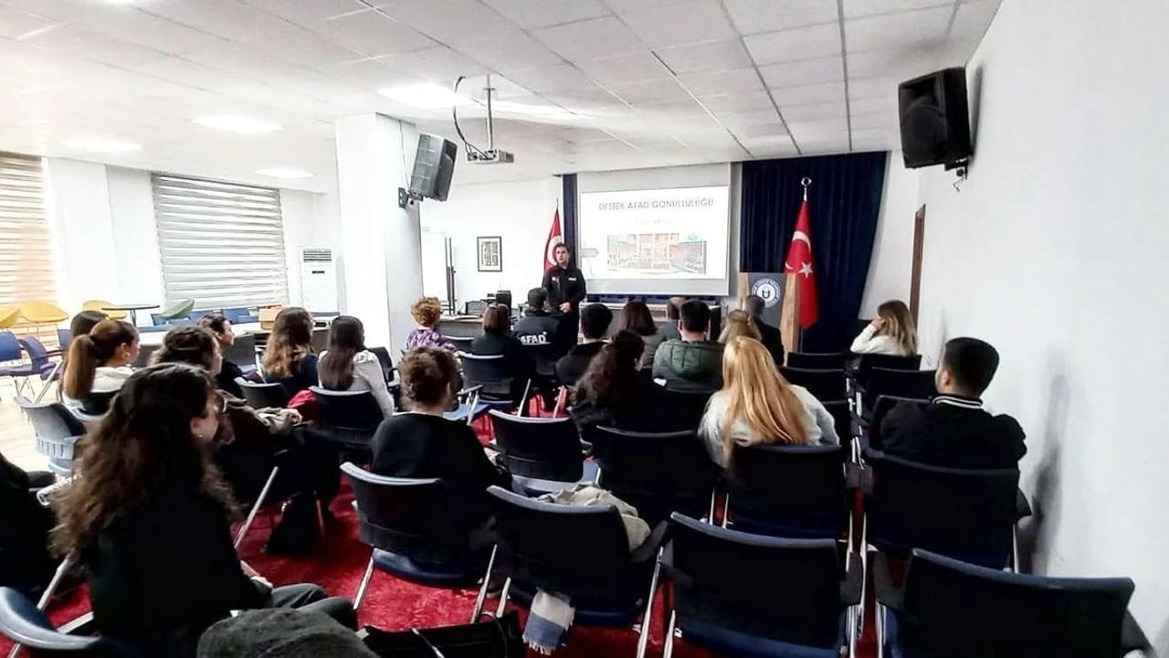 ADÜ Eğitim Fakültesi'nde AFAD gönüllü kimlik kartları teslim edildi