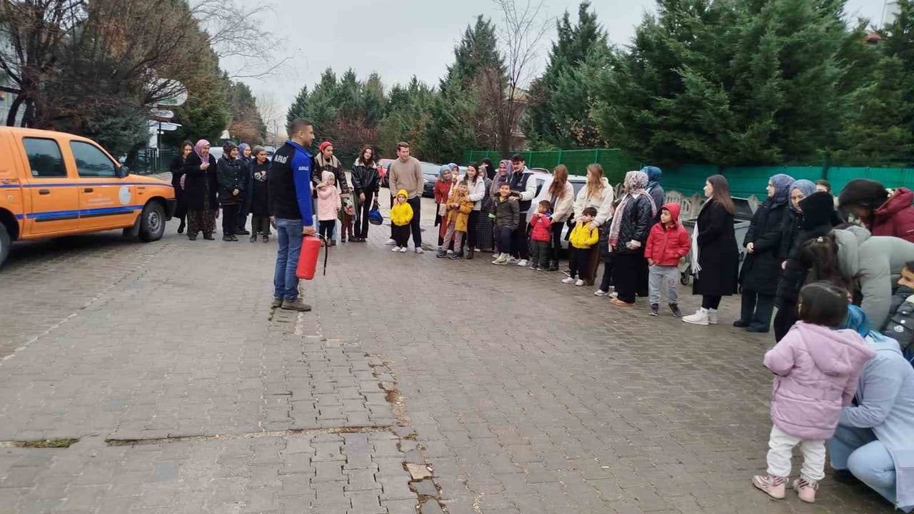 AFAD, Afyonkarahisar Özel Rehabilitasyon Merkezinde Afet Tatbikatı Düzenledi