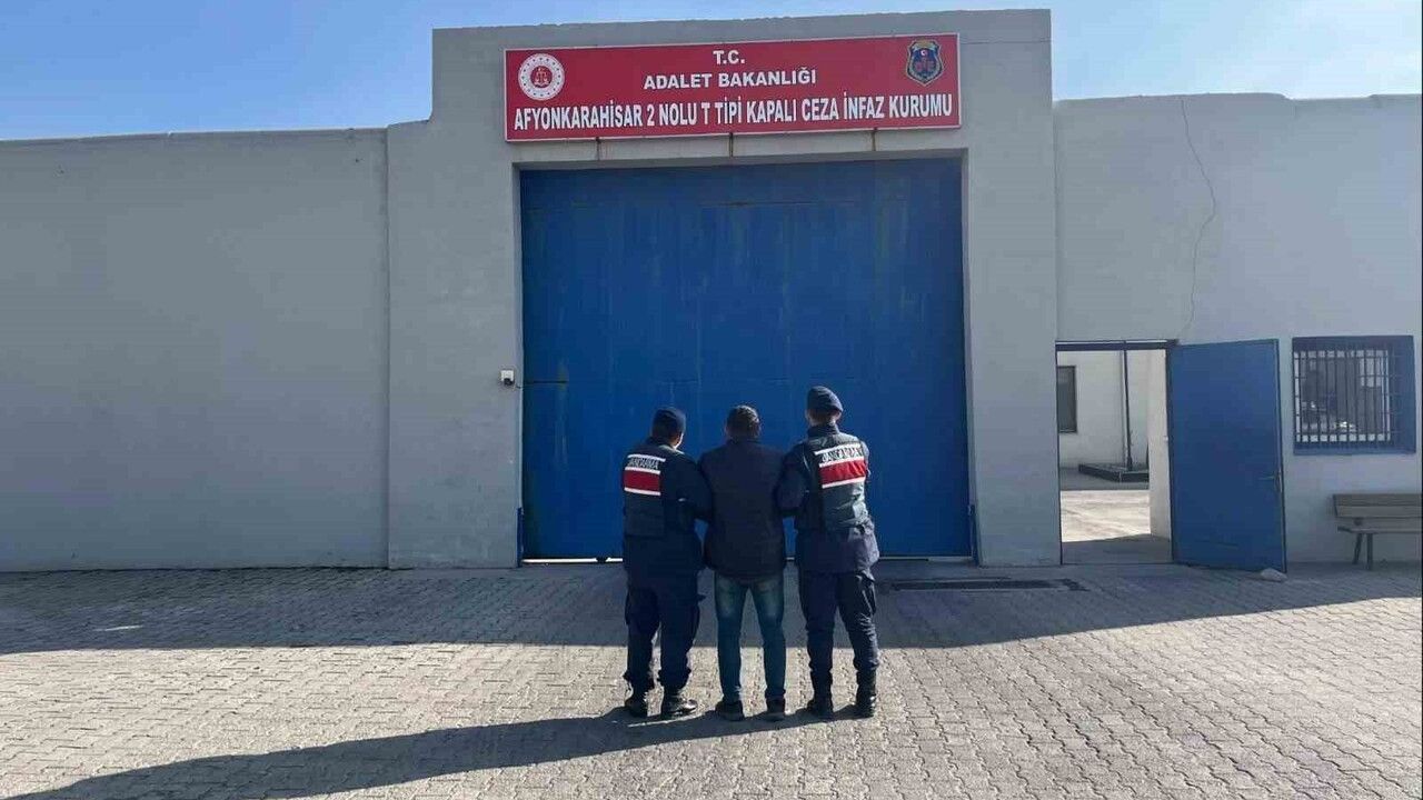 Afyonkarahisar'da 15 yıl 7 ay 5 gün Hapis Cezasıyla Aranan Ç.D. Şuhut'ta Yakalandı