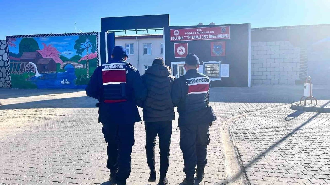 Afyonkarahisar'da 9 yıl 27 gün hapis cezasıyla aranan kişi jandarma tarafından yakalandı