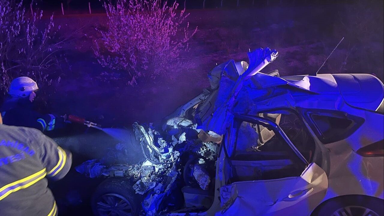 Afyonkarahisar'da beton mikseriyle çarpışan otomobilin sürücüsü yaşamını yitirdi