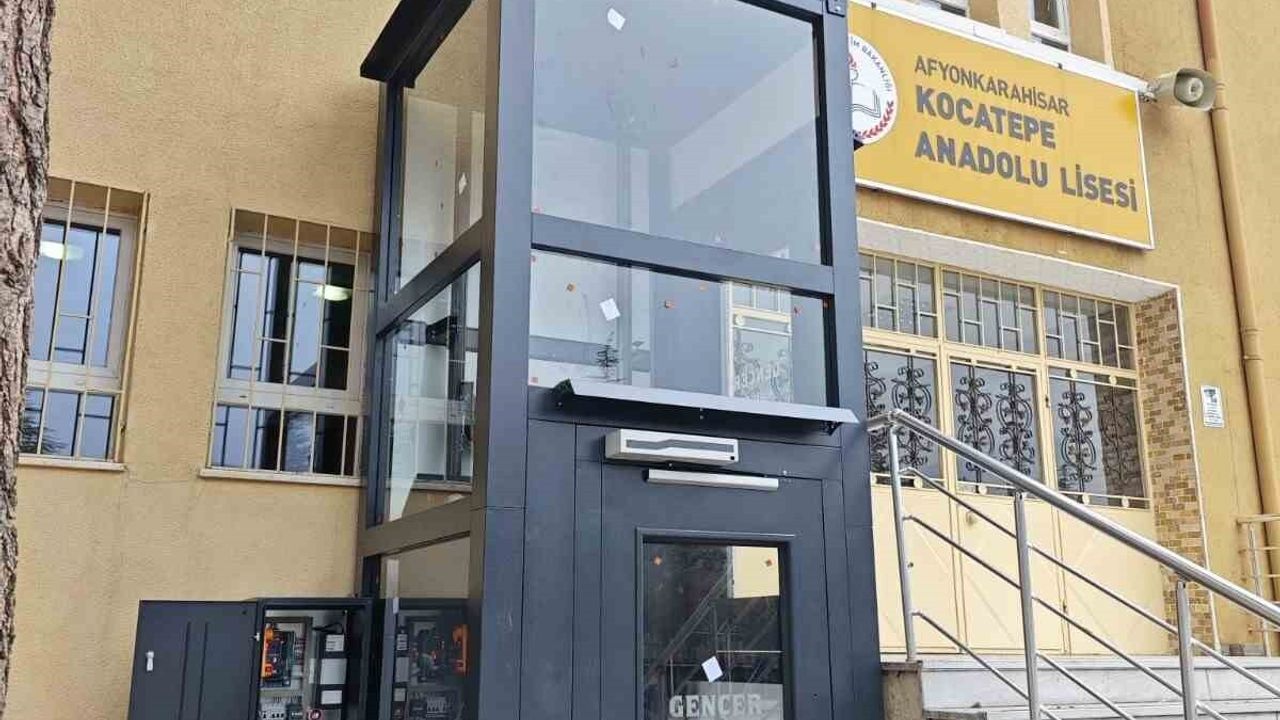 Afyonkarahisar’da engelli öğrencinin okula erişimi: Vali Yiğitbaşı talimatıyla asansör yapıldı