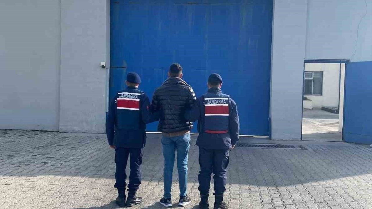 Afyonkarahisar'da jandarma denetimleri: 38 aranan yakalandı, 12 kişi tutuklandı