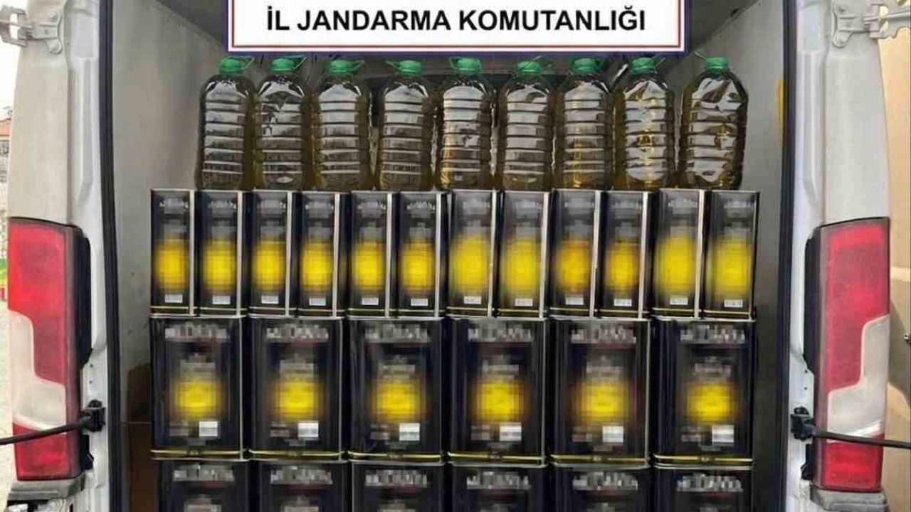 Afyonkarahisar'da jandarma kamyonette 655 litre sahte zeytinyağı ele geçirdi